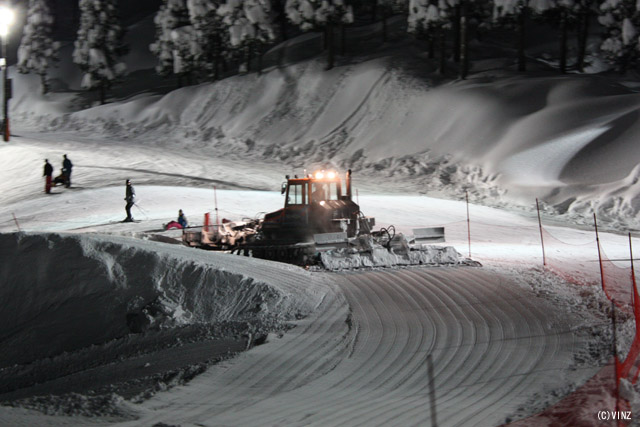 雪上車 スキー場ゲレンデ整備圧雪車 富山県 イオックスアローザ IOX-AROSA スキー場